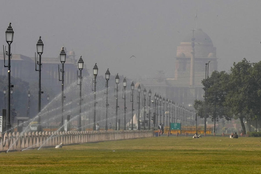 Thick blanket of smog around Delhi, Mumbai as air quality dips