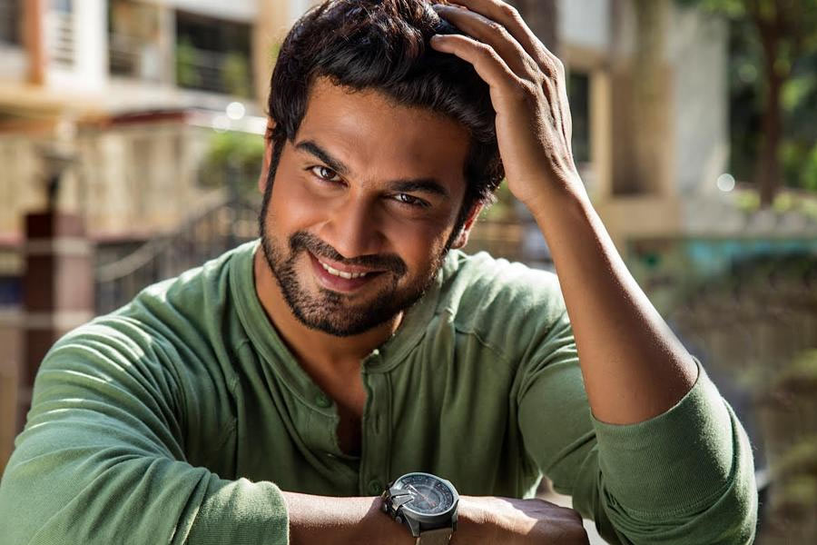 Bollywood actors who dubbed for south Indian actors 