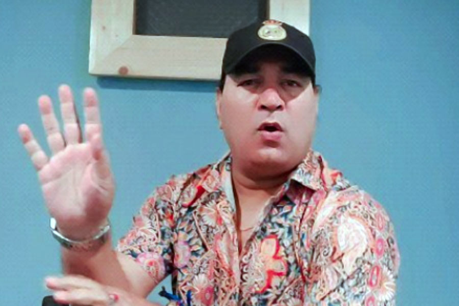 Bollywood actors who dubbed for south Indian actors 