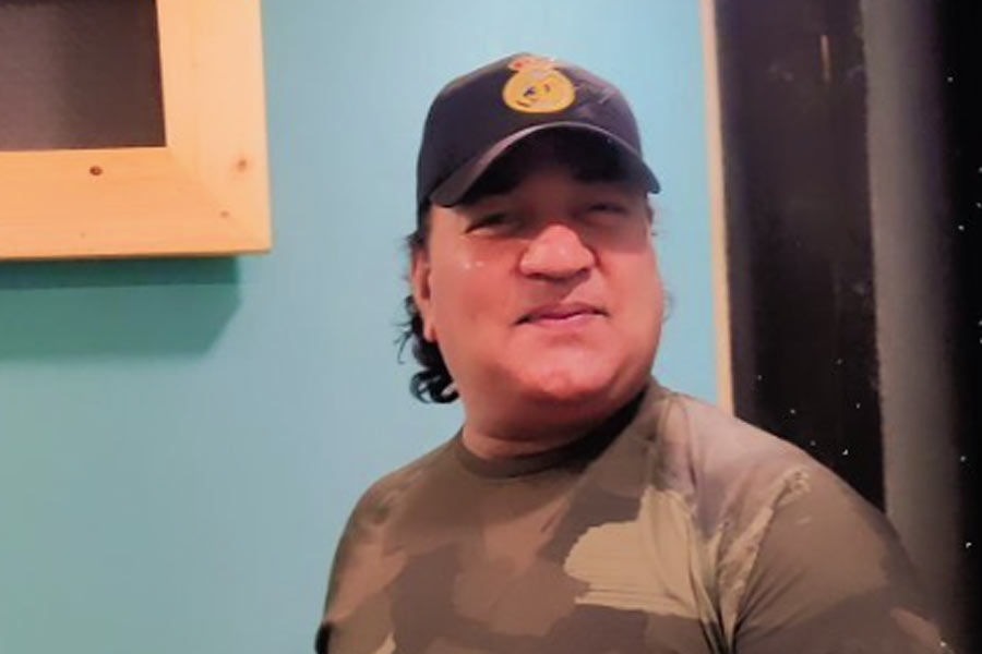 Bollywood actors who dubbed for south Indian actors 