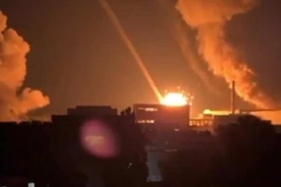 Vladimir Putin challenge US for high tech duel between Oreshnik Hypersonic Missile and THAAD 