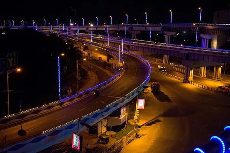 crash barriers are required to prevent accidents on flyovers