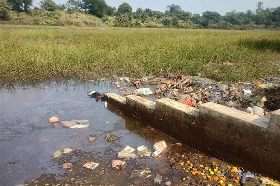 Local residents demand renovation of an heritage pond of Kanksa Panchayat Samity