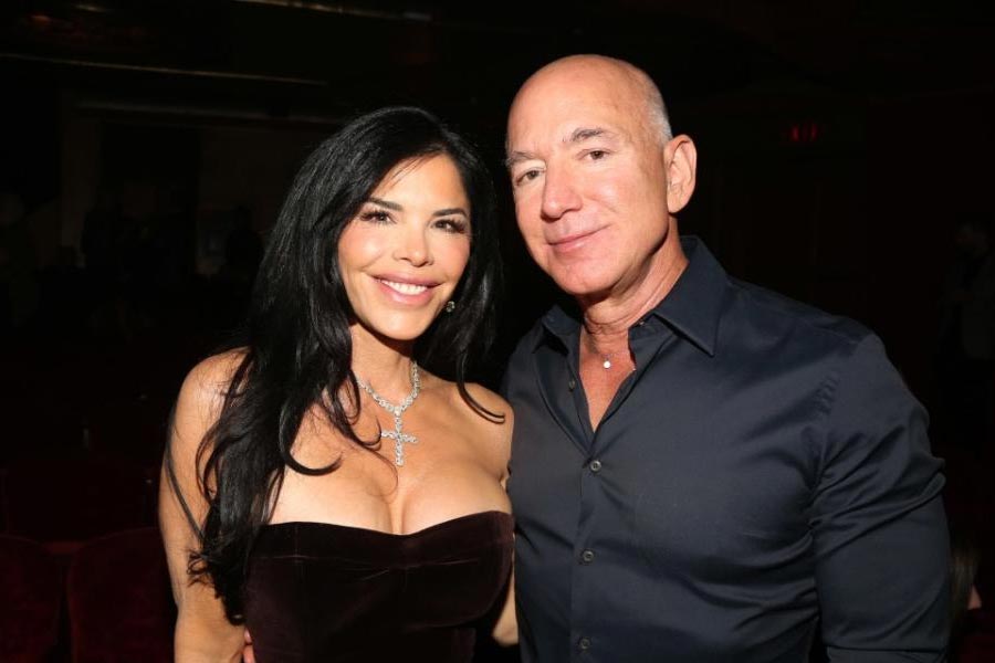 Jeff Bezos and Lauren Sánchez