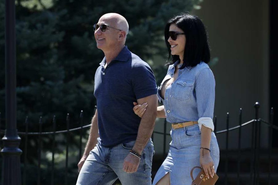 Jeff Bezos and Lauren Sánchez