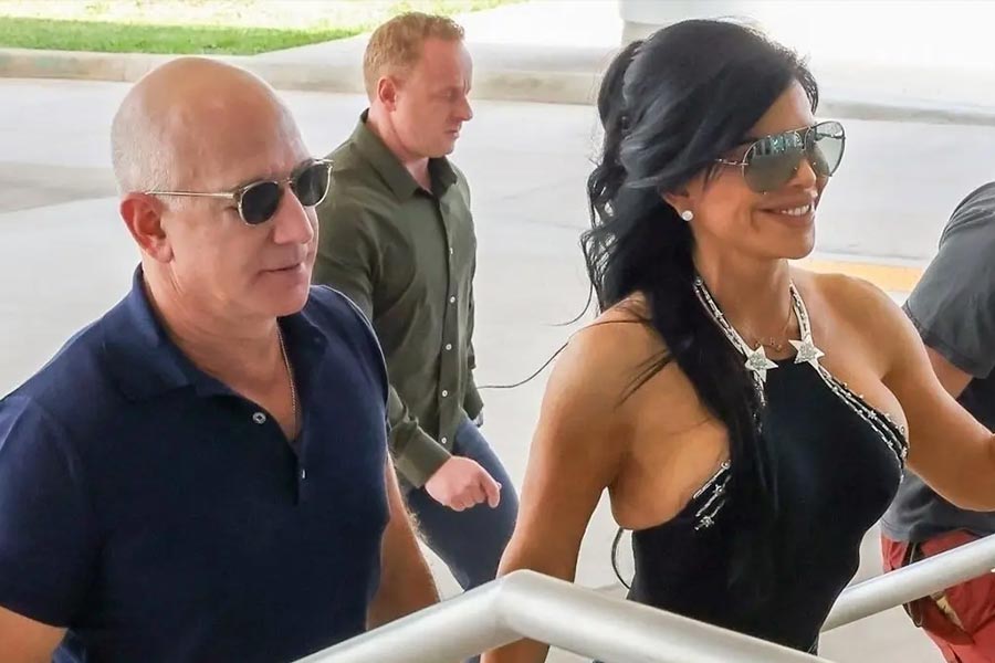 Jeff Bezos and Lauren Sánchez