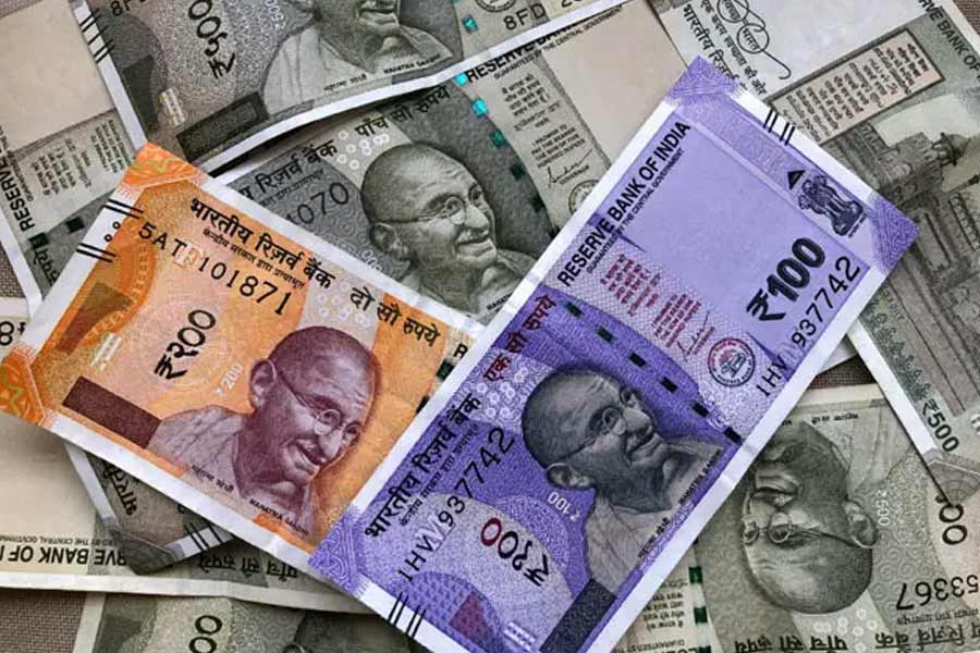 Narendra Modi government may start performance based salary hike instead of 8th pay commission
