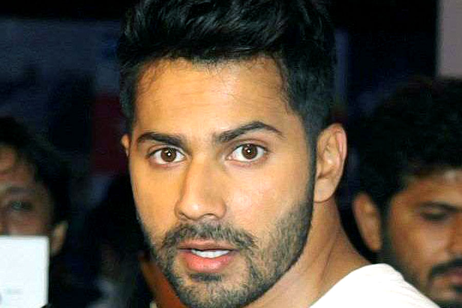 Varun Dhawan shared experience of being mobbed by his female fans