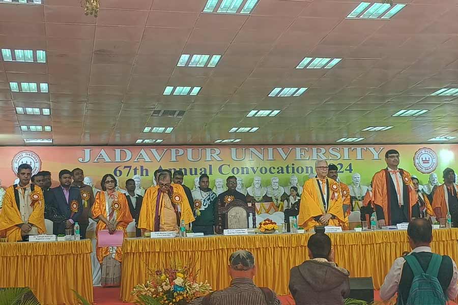 Convocation of Jadavpur University started amid objection of chancellor CV Ananda Bose dgtl