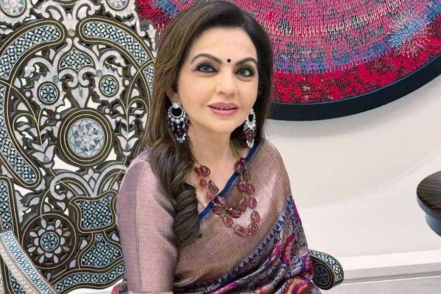 Nita Ambani once again steals the show with her saree, which is a timeless Banarasi silk saree dgtl