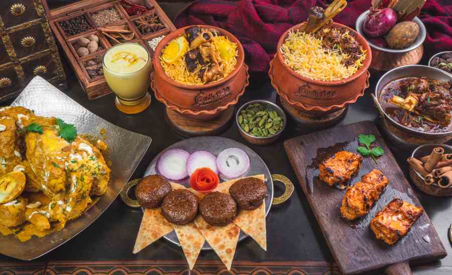 অওধের বিরিয়ানি-কবাবের সম্ভার।