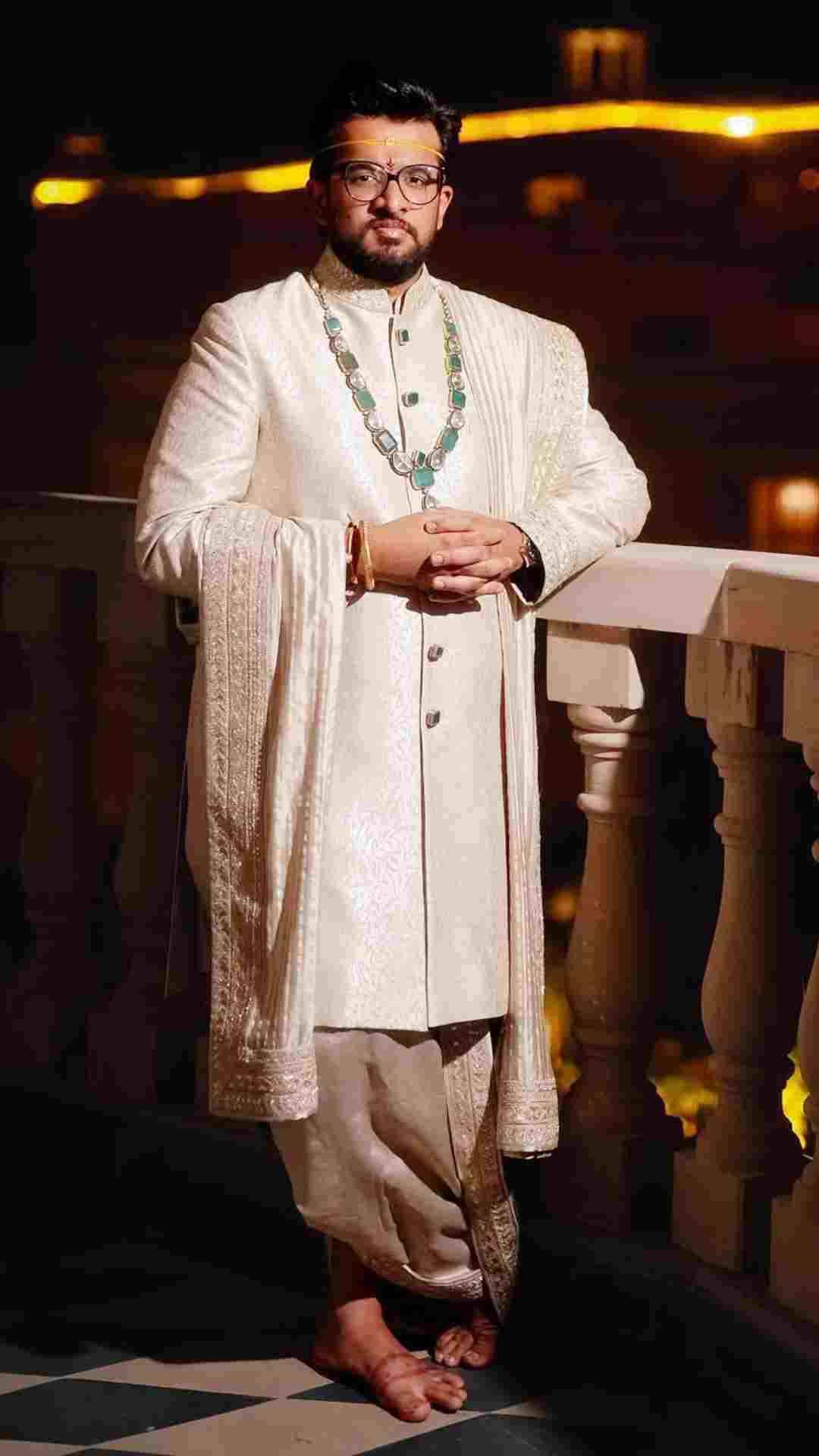 মণীশের সাজে বেঙ্কট। 