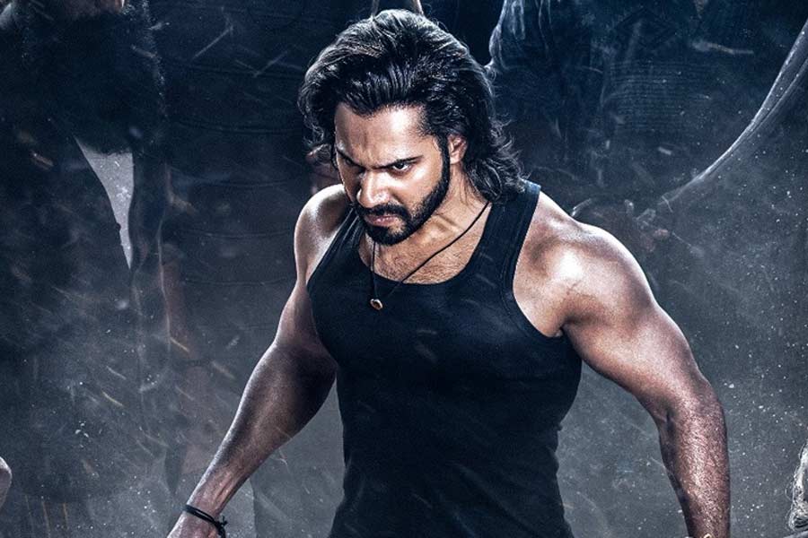 ডিসেম্বর মাসে যখন চারদিকে বর্ষশেষের উৎসবের মরসুম, তখন প্রেক্ষাগৃহে আলোচনা চলছে ‘খাদান’, ‘চালচিত্র’, ‘সন্তান’-এর মতো বাংলা ছবি নিয়ে। একই সময় বড় পর্দায় মুক্তি পেয়েছে বরুণ ধওয়ানের ‘বেবি জন’। এই ছবিতে অভিনয় করে কত পেলেন তারকারা?