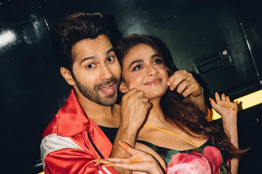 বলিপাড়ার জনশ্রুতি, ‘বেবি জন’ ছবিতে অভিনয় করে চার কোটি টাকা আয় করেছেন কীর্তি।