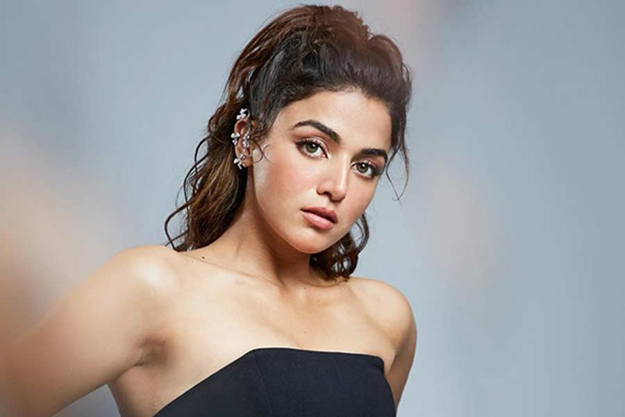 তবে কোটিতে নয়, ‘বেবি জন’ ছবিতে অভিনয় করে লাখে আয় করেছেন বামিকা। এই ছবিতে অভিনয় করে ৪০ লক্ষ টাকা উপার্জন করেছেন তিনি।