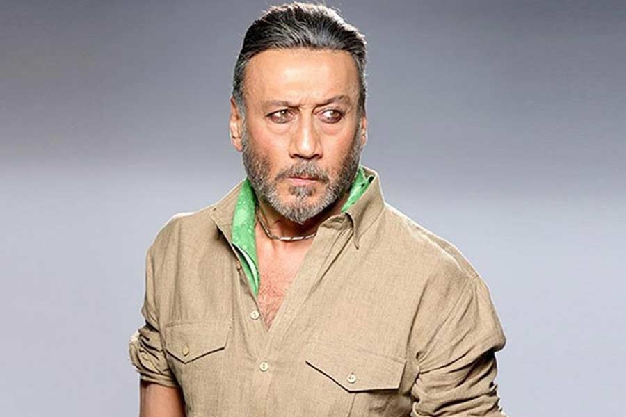 ‘বেবি জন’ ছবিতে খলনায়কের চরিত্রে অভিনয় করতে দেখা গিয়েছে জ্যাকি শ্রফকে। বলিপাড়া সূত্রে খবর, এই ছবিতে অভিনয় করে দেড় কোটি টাকা পারিশ্রমিক পেয়েছেন জ্যাকি।