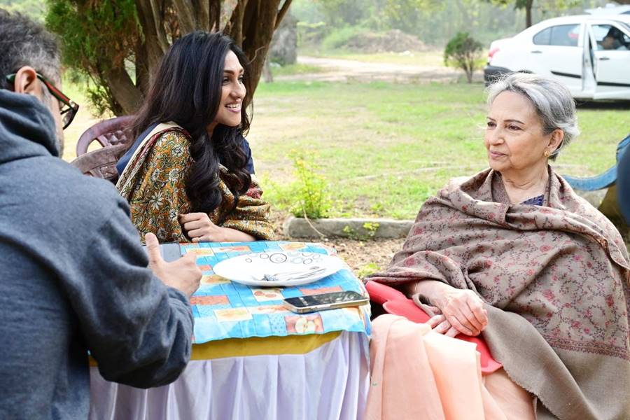Makers have revealed the poster of Puratawn starring Sharmila Tagore and Rituparna Sengupta