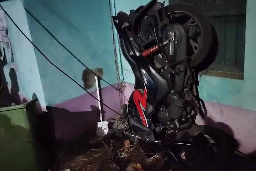 দুর্ঘটনাগ্রস্ত বাইক।