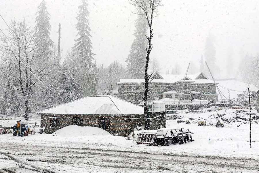 Heavy snowfall in Himachal Pradesh dgtl