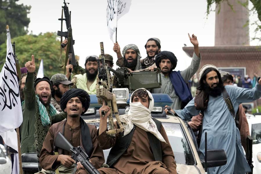 Thousands of Taliban fighters march to Islamabad Pakistan after TTP airstrikes on Paktika province Afghanistan dgtl