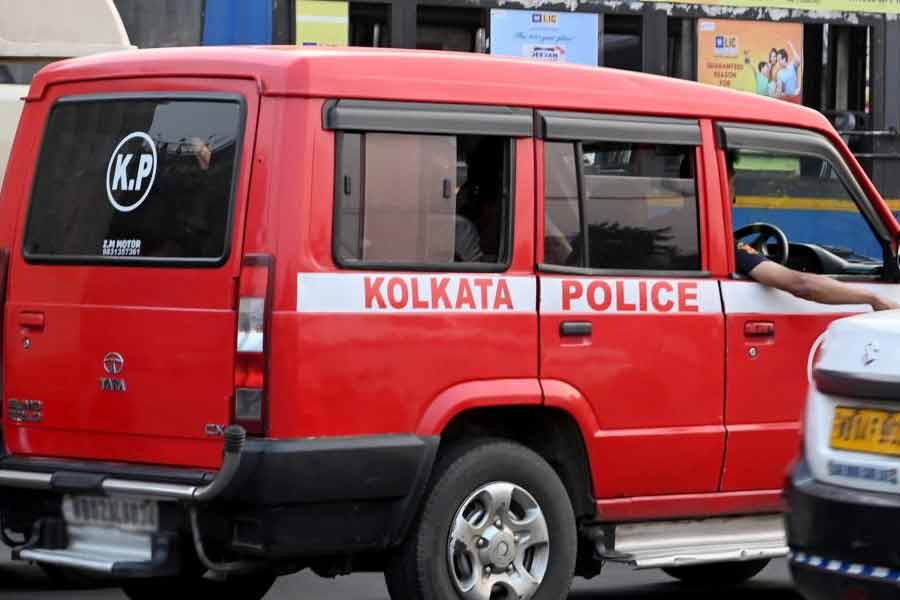 Lalbazar ordered to remove 'KP' stickers from police cars