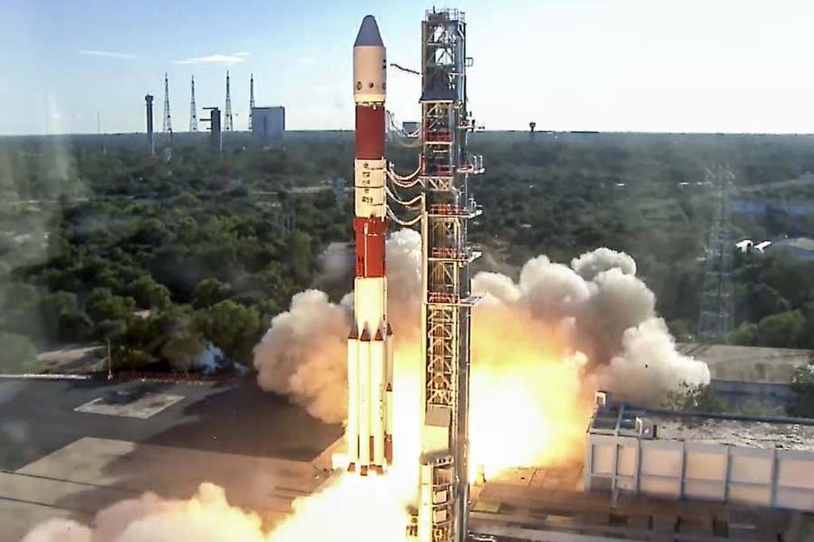 ISRO SpaDeX Mission two satellites will be docked in Space by India 