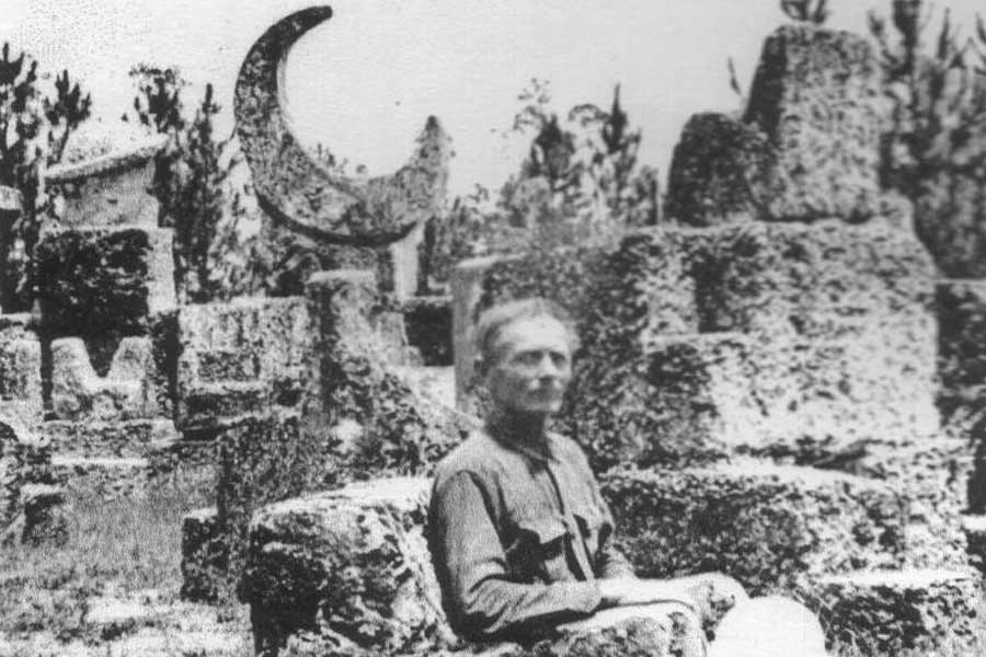 All need to know about Edward Leedskalnin and his coral castle