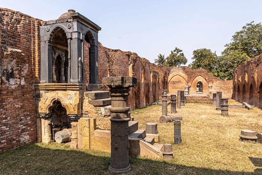 পাণ্ডুয়ার পুরনো মসজিদ।