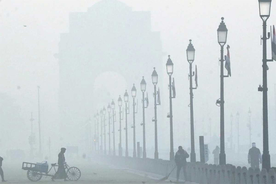 কুয়াশায় ঢেকেছে দিল্লি।