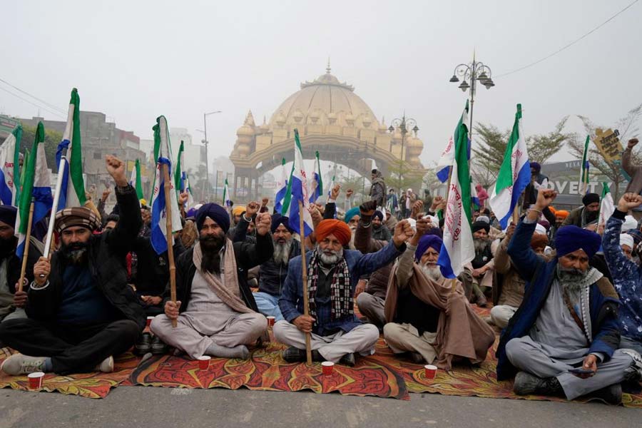 Protesting farmers\\\\\\\\\\\\\\\\\\\\\\\\\\\\\\\\\\\\\\\\\\\\\\\\\\\\\\\\\\\\\\\\\\\\\\\\\\\\\\\\\\\\\\\\\\\\\\\\\\\\\\\\\\\\\\\\\\\\\\\\\\\\\\\' shutdown call in Punjab, traffic disrupted and trains hit