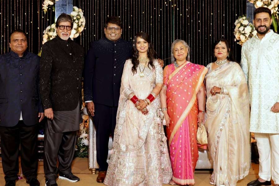 Amitabh bachchan and jaya Bachchan attends a wedding party with Abhishek Bachchan where aishwarya rai was missing