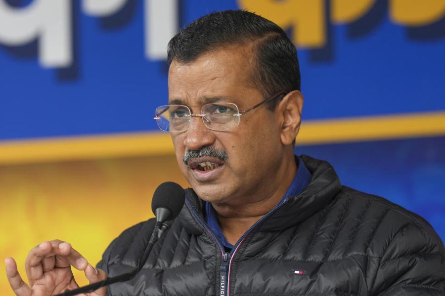 18,000 salary for priests if AAP wins, Announced by Arvind Kejriwal