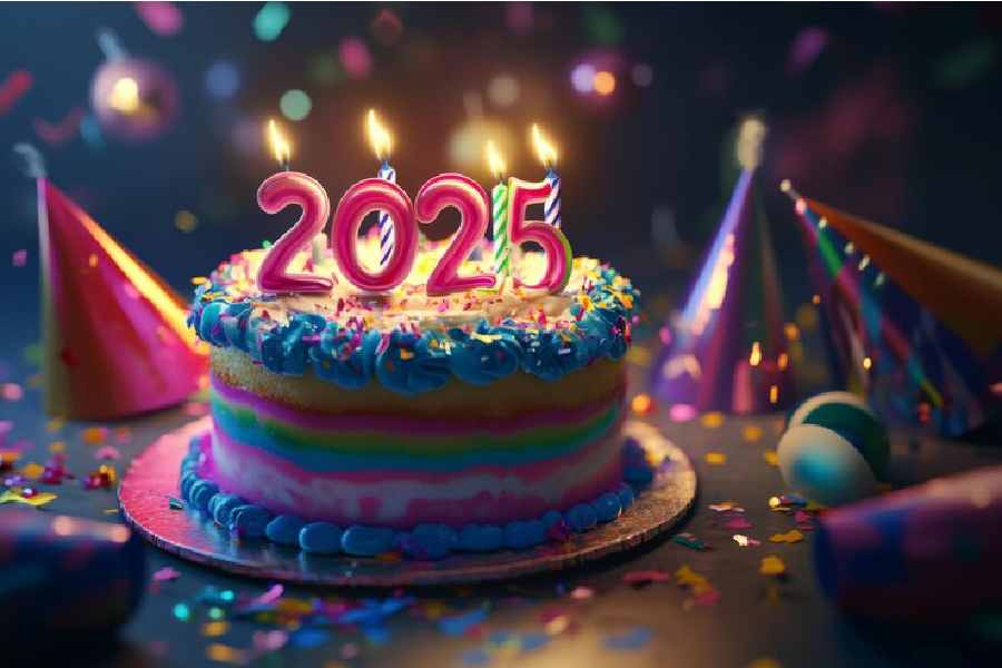 নতুন বছর উদ্‌যাপনে অবশ্যই রাখুন কেক।