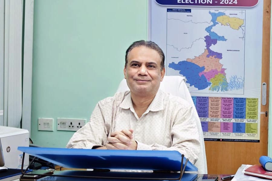 Aariz Aftab, Chief Electoral Officer of West Bengal retired, but controversy over succession dgtl