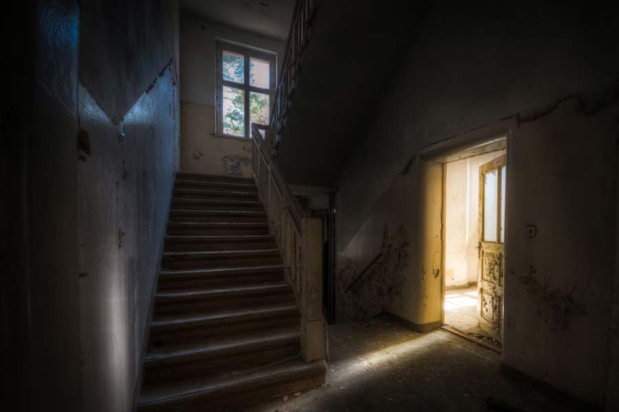 মুসৌরির নানা সমাজকল্যাণমূলক কাজের সঙ্গে নাম জড়িয়েছিল ফ্রেডেরিকের। গোর্খা বাহিনীর সঙ্গে যুদ্ধ করেছিলেন বলে তাঁদের যুদ্ধ করার আদবকায়দাও শিখেছিলেন তিনি।