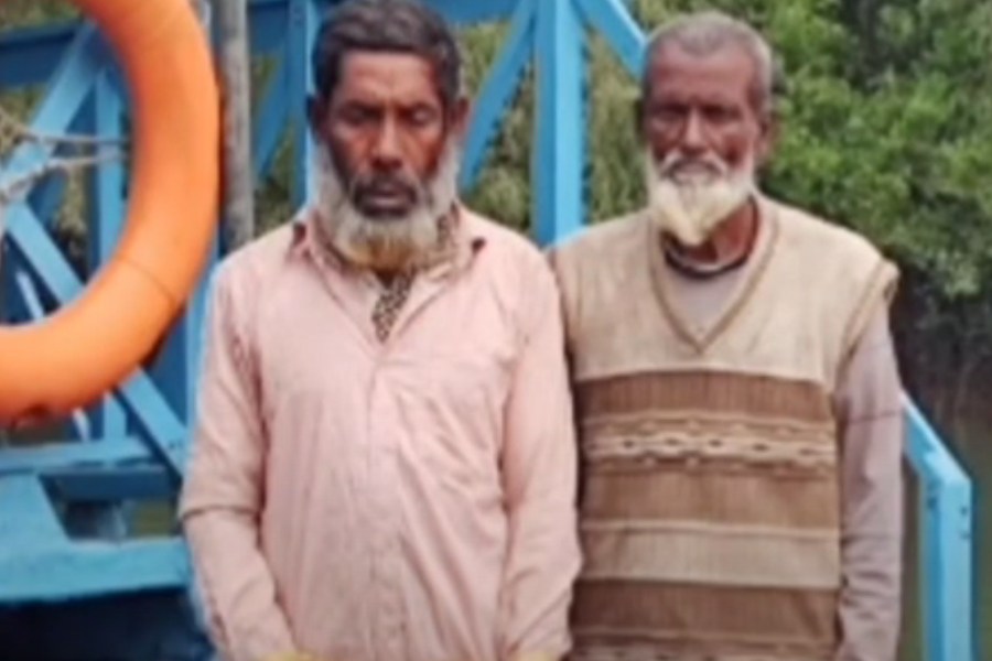 Two Bangladeshi robbers arrested by forest officials of Sundarban Tiger Reserve from jungle.
