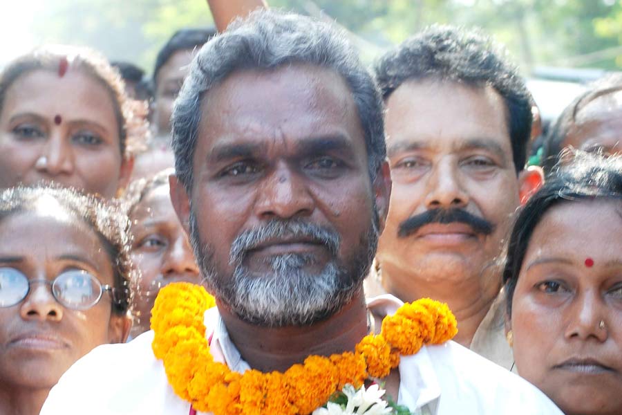 সিংভূম তথা ঝাড়খণ্ডের রাজনীতিতে ‘টাইগার’ নামে পরিচিত চম্পই। হেমন্তের বিদায়ী মন্ত্রিসভার পরিবহণ মন্ত্রীর পদে ছিলেন তিনি।