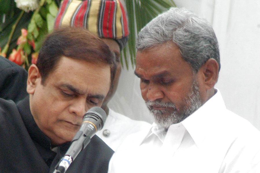 ১৯৯১ সালে সেরাইকেলা আসনে উপনির্বাচনে জিতে বিধায়ক হন চম্পই। এর পর ১৯৯৫ সালে জেএমএমের টিকিটে একই আসন থেকে প্রতিদ্বন্দ্বিতা করেন। সে বার বিজেপির পাঁচু টুডুকে পরাজিত করেন তিনি।