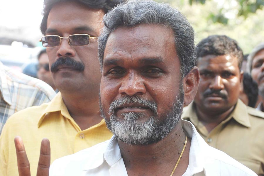 এমনকি দলের অন্দরেও তাঁর কোণঠাসা হওয়ার জল্পনা ছড়িয়ে পড়েছিল। কিন্তু সেখান থেকেও ঘুরে দাঁড়িয়েছেন তিনি।