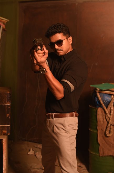 দলীয় বৈঠকেই নাকি অভিনেতা এই সিদ্ধান্ত নিয়েছেন বলে জানা গিয়েছে।