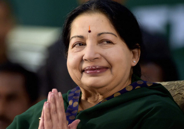 তার সব থেকে বড় দৃষ্টান্ত ছিলেন এমজি রামচন্দ্রন, জয়ললিতা, বৈজন্তিমালা, শিবাজি গণেশনরা। এ ছাড়াও রয়েছেন কমল হাসন, ‘ক্যাপ্টেন’ বিজয়কান্ত, সরথকুমারের মতো তারকারা। 