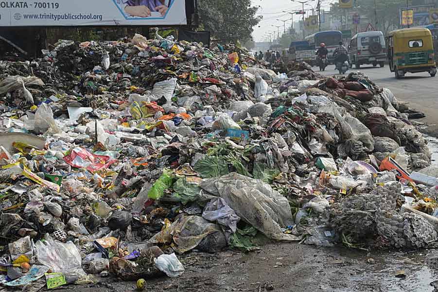 Protests took place due to negligence over garbage maintenance in Howrah