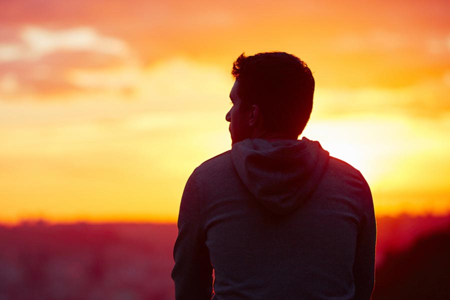 সম্প্রতি ‘যুব’ নামে এক বেসরকারি প্রতিষ্ঠানের একটি সমীক্ষায় দেখা গিয়েছে যে, ভারতে একাকিত্বে ভুগছেন এমন তরুণীদের তুলনায় তরুণদের সংখ্যা প্রায় দ্বিগুণ।