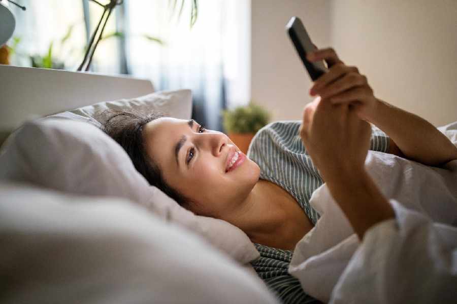 Surprising side effects of using mobile just after you wake up.
