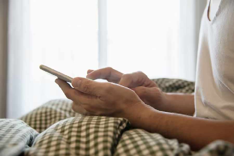 Surprising side effects of using mobile just after you wake up.