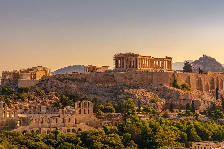 পারস্য, তুরস্ক এবং আরবের অধিবাসীরা মার্ভ সিটিকেই তাঁদের কেন্দ্র বানিয়ে ফেলেছিলেন। বিশালাকার দুর্গে ঘিরে থাকা মার্ভ সিটিতে ছিল একাধিক গ্রন্থাগার।