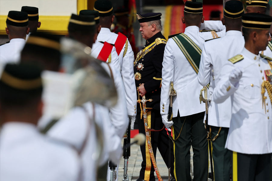 ইব্রাহিমের গ্যারেজে রয়েছে ১৯৮০ সালের একটি ফেরারি টেস্টারোসা এবং উজ্জ্বল গোলাপি রঙের রোলস রয়েস।