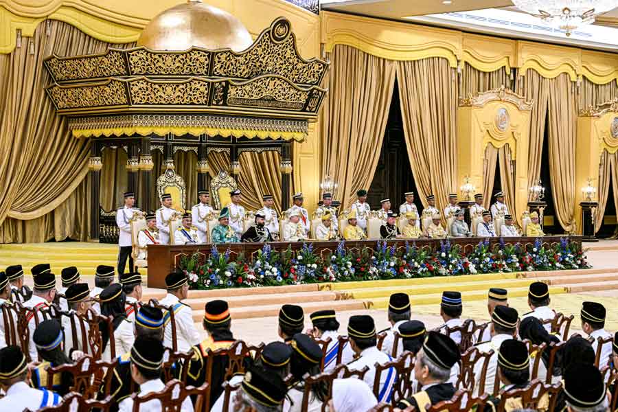 এখানেই শেষ নয়। একাধিক ব্যক্তিগত বিমান রয়েছে ইব্রাহিমের। তার মধ্যে তিনটি ‘গাল্ফস্ট্রিম’ সংস্থার বিমান রয়েছে।