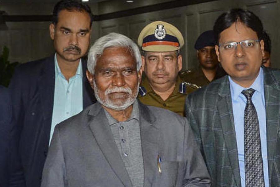 অতীতে যে অভিযোগ ছিল উত্তরাখণ্ড, অরুণাচল, কর্নাটক কিংবা মধ্যপ্রদেশ, মহারাষ্ট্রের মতো রাজ্যের ক্ষেত্রে। 