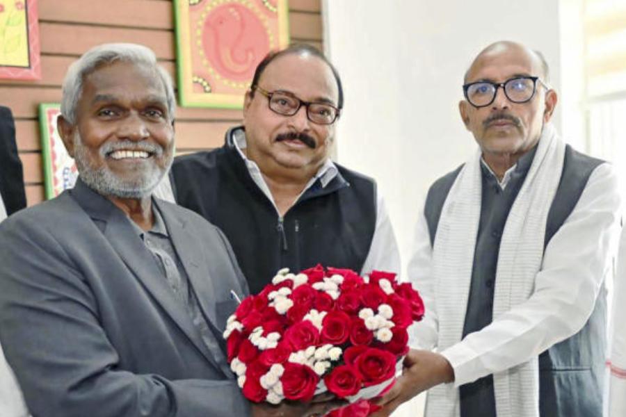 বিরোধীদের একাংশের আশঙ্কা ছিল, আস্থা ভোটের আগেই বিধায়ক ‘কেনাবেচা’ হয়ে যেতে পারে। 